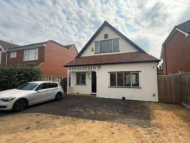 Bungalow for rent in Slough