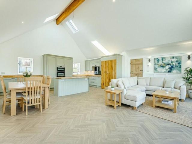 House for rent in Stroud Green, Barling