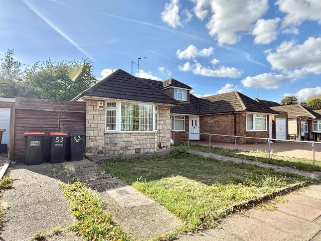 Bungalow for rent in Dunstable, Central Bedfordshire
