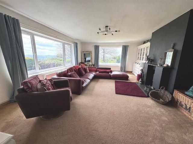 House for rent in Charlesworth, East Midlands