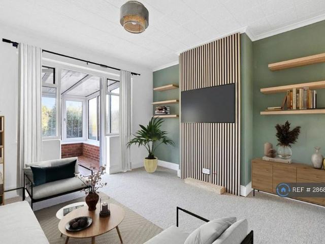 House for rent in Five Acres, Hertfordshire