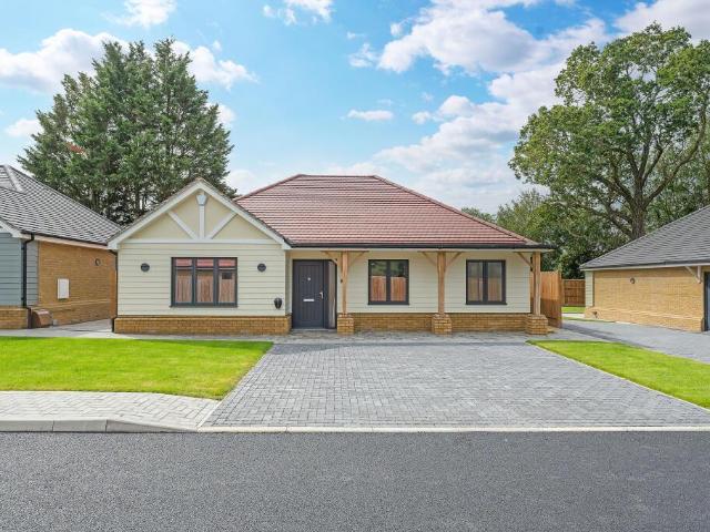 Bungalow for rent in Epping, Essex