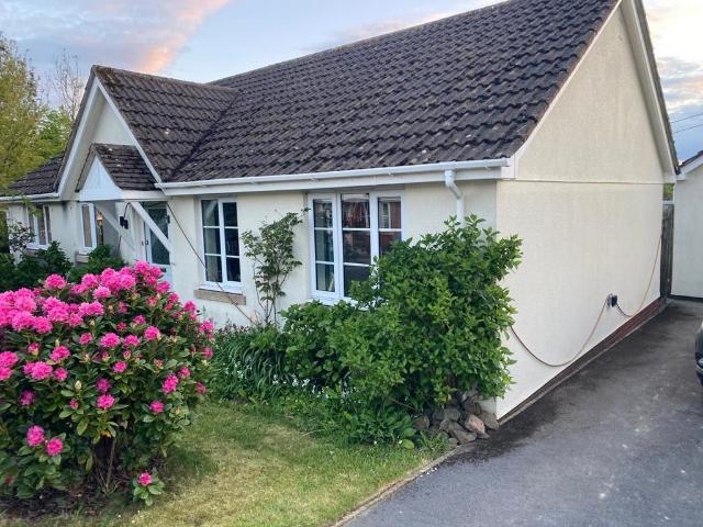 Bungalow for rent in Brandis Corner, Devon