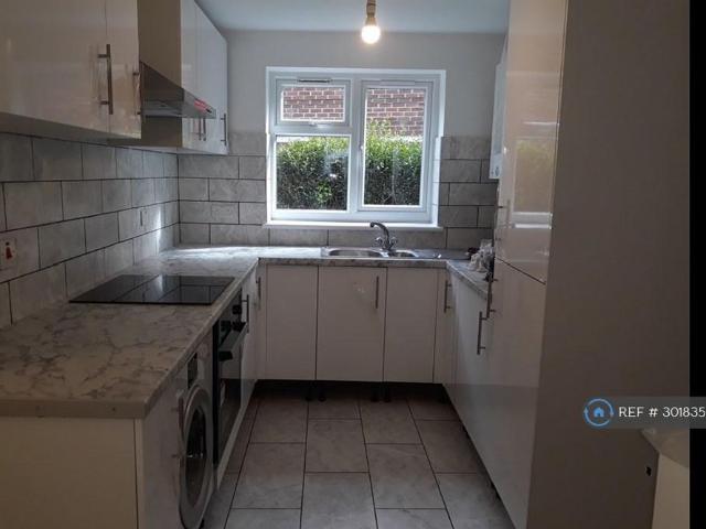 House for rent in Colshaw Farm, Wilmslow
