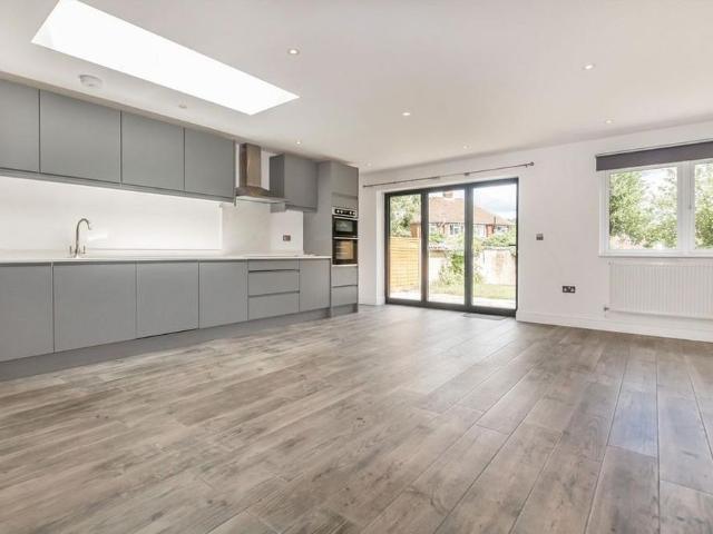House for rent in Pachesham Park, Surrey