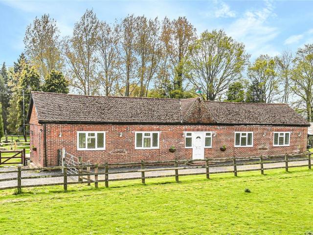 Bungalow for rent in Hillview, Surrey