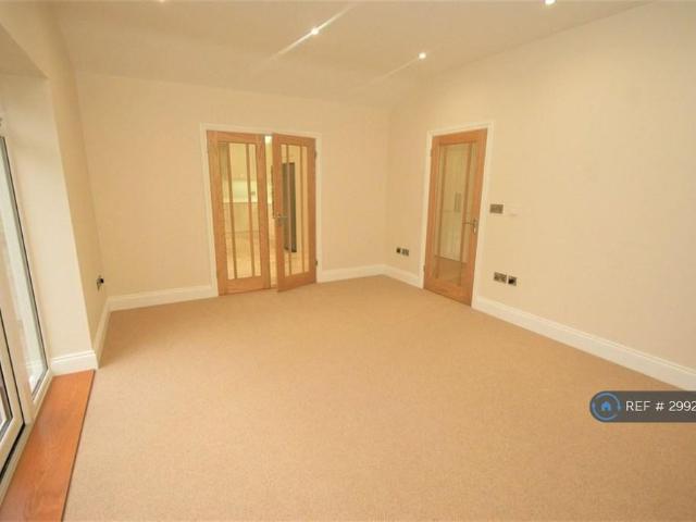 House for rent in Green Close, Warwickshire
