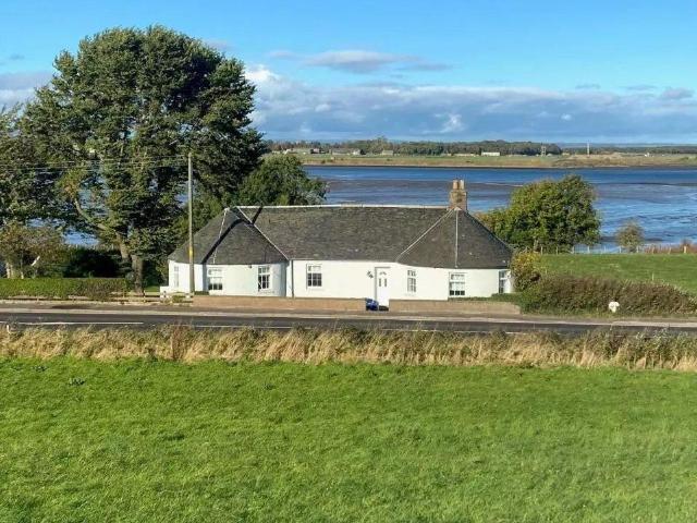Bungalow for rent in Leuchars, Scotland