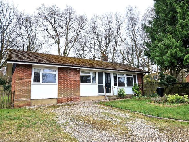 Bungalow for rent in Burghfield Common, West Berkshire