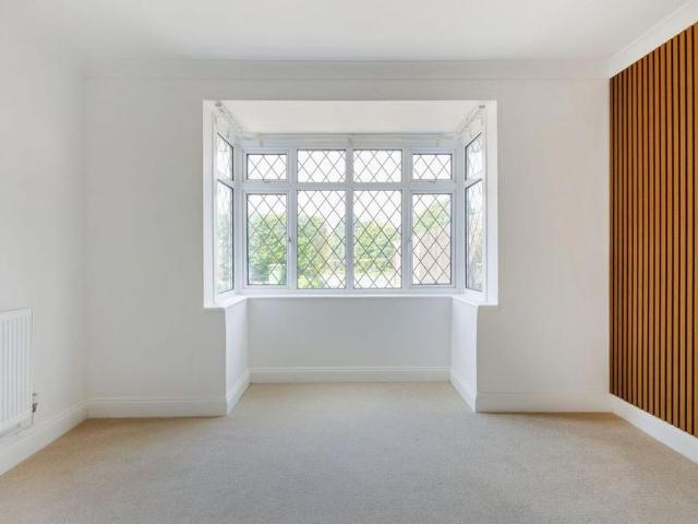 House for rent in Heol-las, Surrey