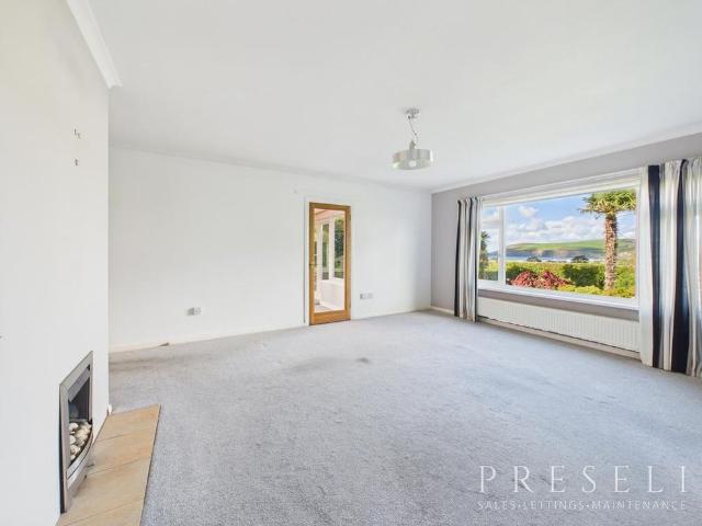 House for rent in Parrog, Newport