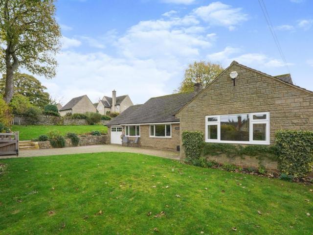 Bungalow for rent in School House, Gloucestershire
