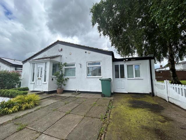 Bungalow for rent in Hale