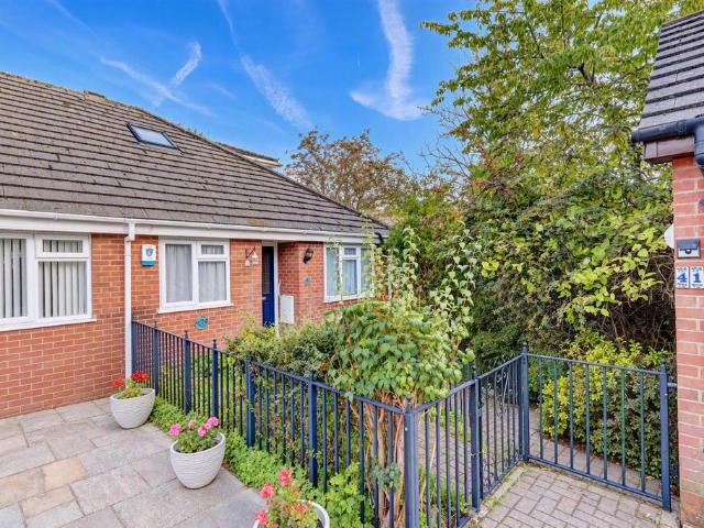 Bungalow for rent in High Wycombe Community Board, High Wycombe
