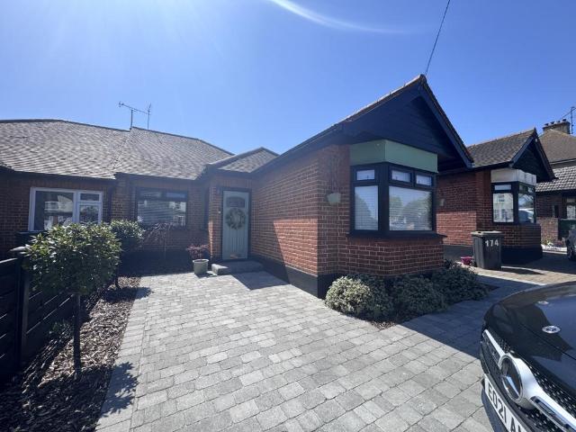 Bungalow for rent in Alton Barnes, Essex