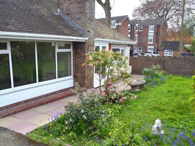 Bungalow for rent in St. Georges and Priorslee, Telford