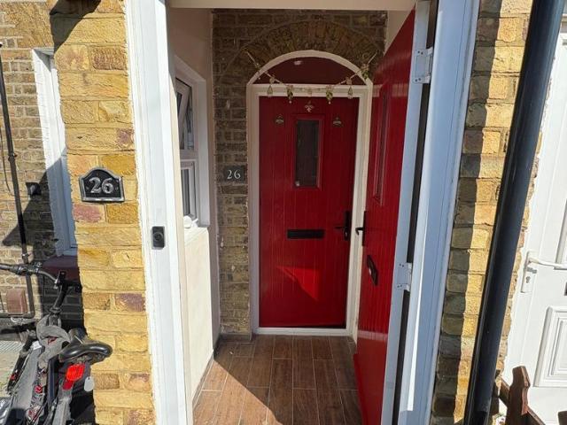 Bungalow for rent in Greater London