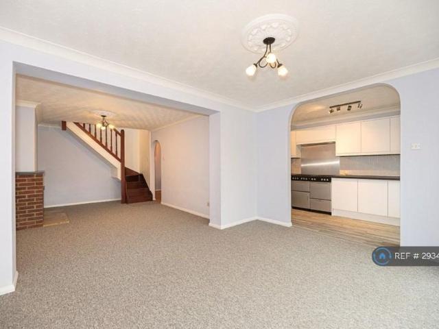 House for rent in Pilgrims' Hatch, Navestock Side