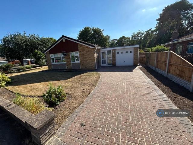 Bungalow for rent in Rossmore, Cheshire