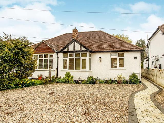Bungalow for rent in Pachesham Park, Surrey