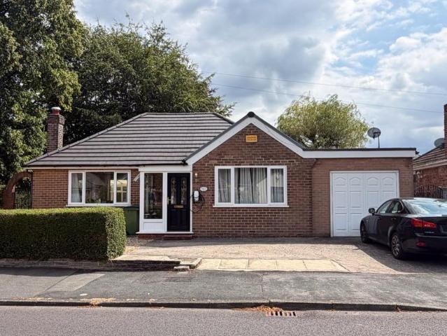Bungalow for rent in Hazel Grove, Greater Manchester
