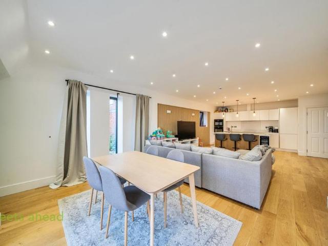 House for rent in London Borough of Croydon, Greater London