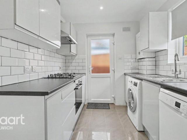 Bungalow for rent in London Borough of Croydon, Thornton Heath