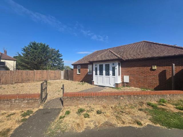 Bungalow for rent in Greater London