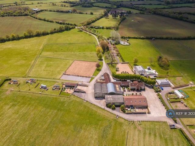 Bungalow for rent in Saltford, West of England