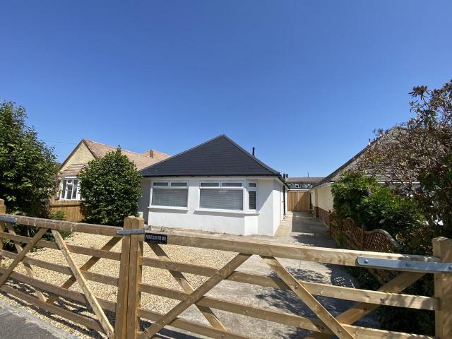 Bungalow for rent in Kinson, Bournemouth