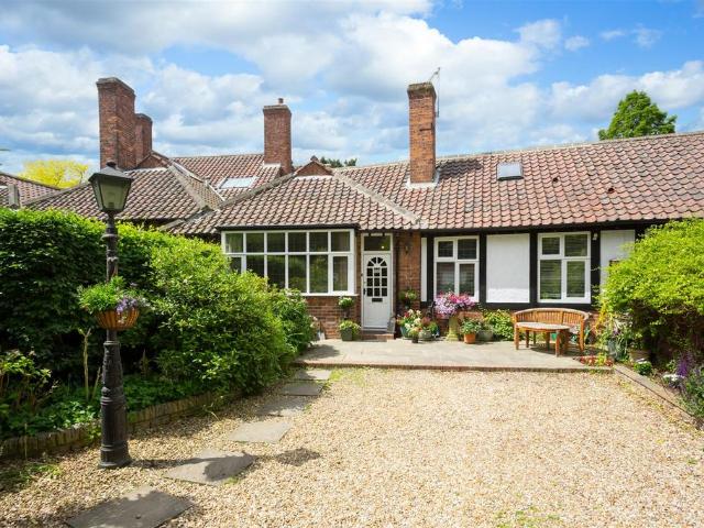 Bungalow for rent in High Field, York
