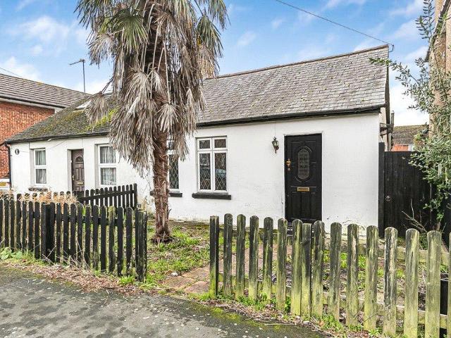 Bungalow for rent in Row Town, Surrey
