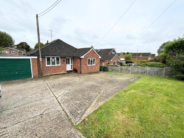 Bungalow for rent in Priest Down, Hampshire