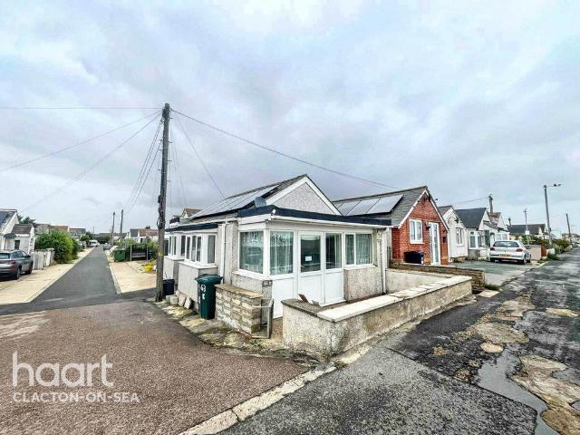 Bungalow for rent in Dale Hill, Essex