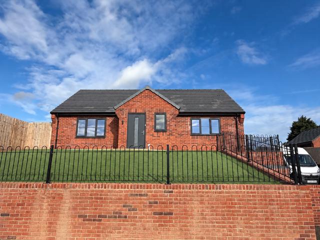 Bungalow for rent in Meden Vale, Mansfield