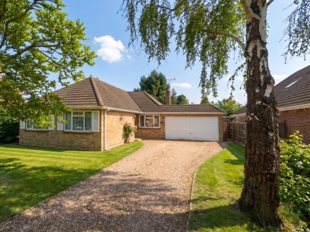 Bungalow for rent in West End, Heol-las