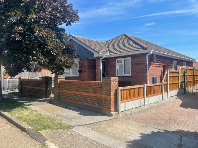 Bungalow for rent in Canvey Island