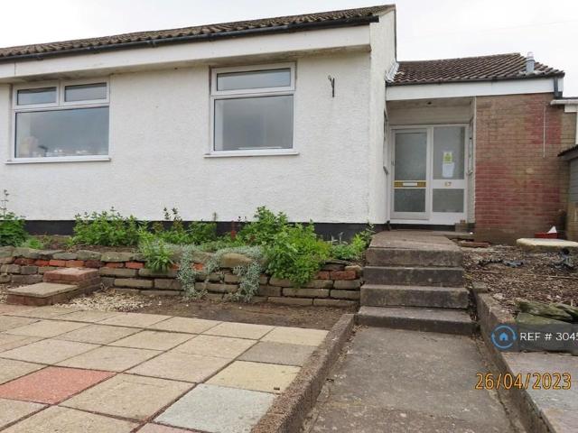 Bungalow for rent in Maesycwmmer, Wales