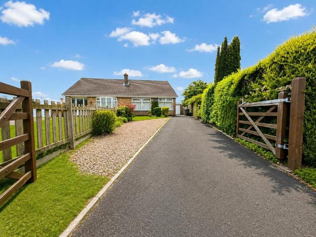 Bungalow for rent in Allerton, West Yorkshire