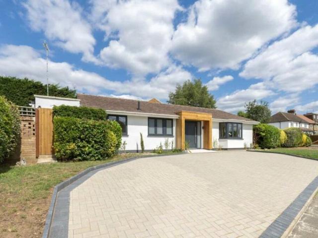 Bungalow for rent in Blackhills, Surrey