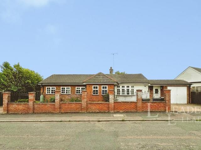 Bungalow for rent in Sundon Park, Luton