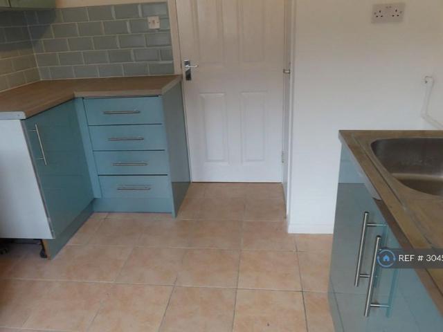 House for rent in Maesycwmmer, Wales