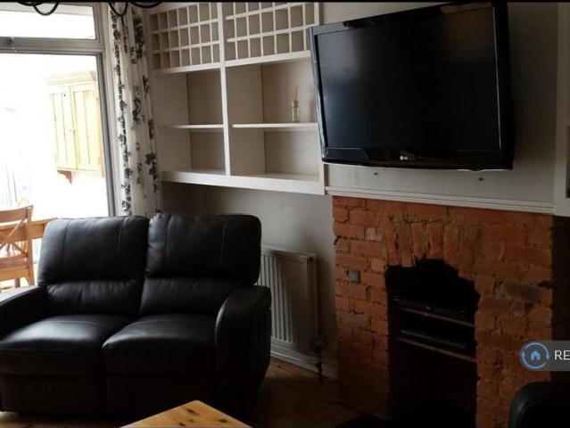 House for rent in Blackhills, Surrey