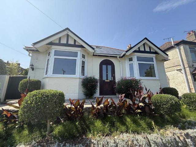 Bungalow for rent in Binstead, Ryde