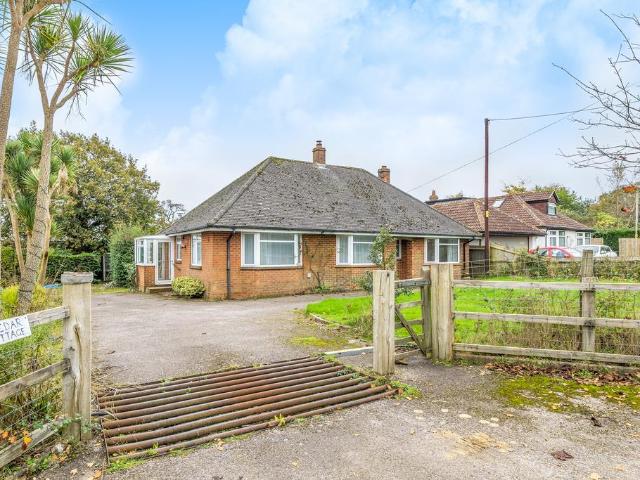 Bungalow for rent in Ashurst Bridge, Hampshire