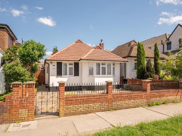 Bungalow for rent in London Borough of Croydon, Thornton Heath