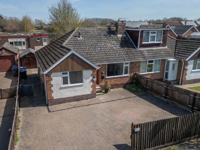 Bungalow for rent in New Waltham, North East Lincolnshire