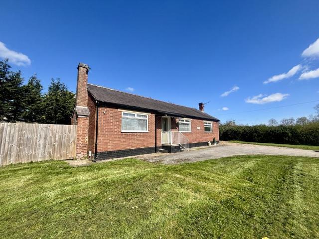 Bungalow for rent in Beamhurst, Staffordshire