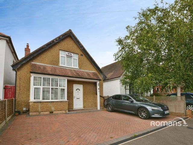Bungalow for rent in Cowley, Greater London