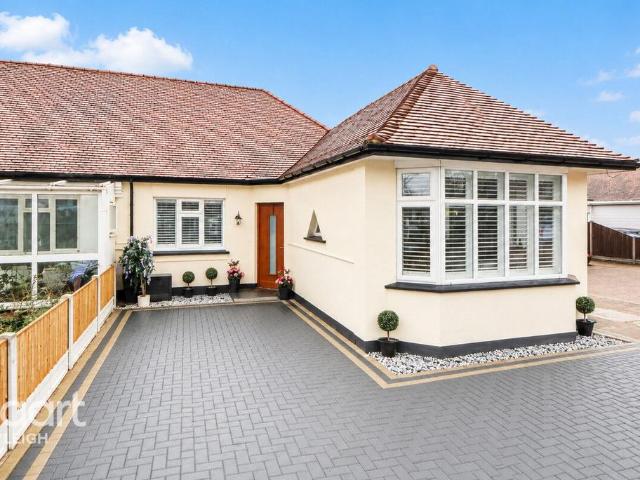 Bungalow for rent in Alton Barnes, Essex